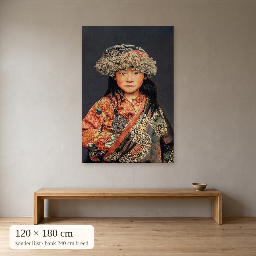 Tibetan Child blauw gobelin 120x180 cm zonder lijst boven bank van 240 cm