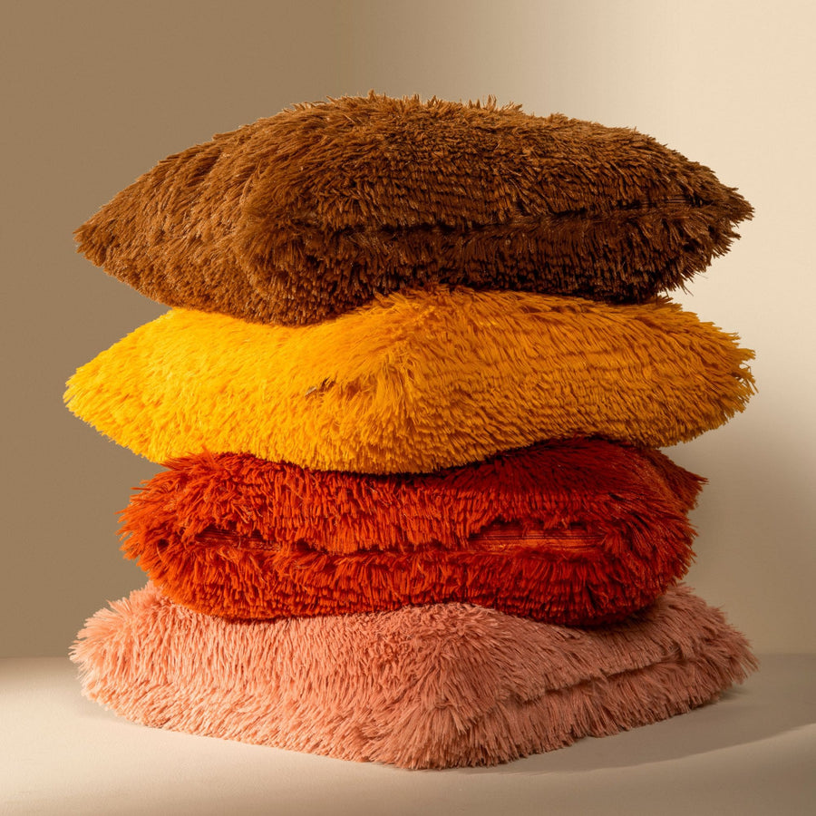 Fluffy kussenhoezen 45x45 cm op de bank – sfeerbeeld