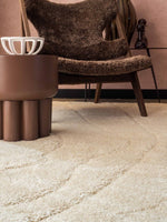 Brinker Daavi vloerkleed Ivory gestyled in een woonkamer