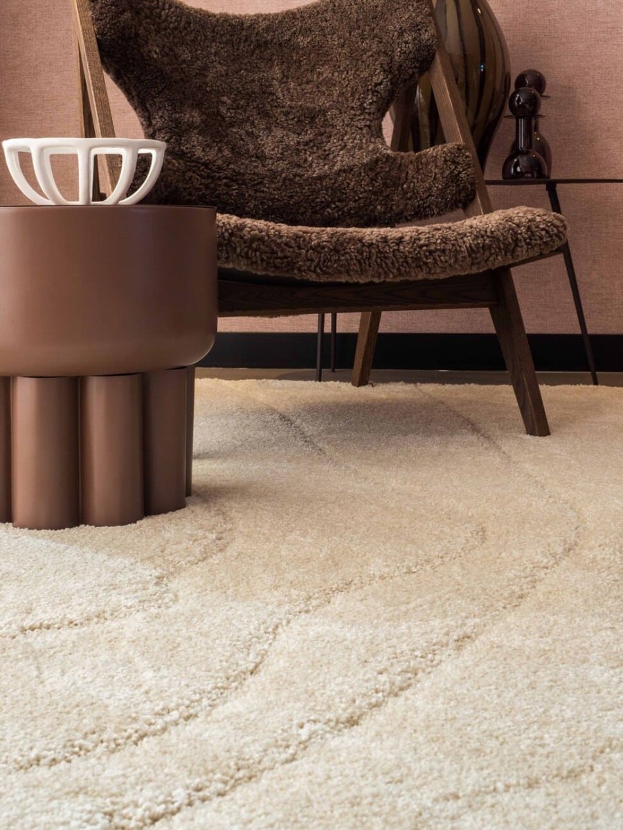 Brinker Daavi vloerkleed Ivory gestyled in een woonkamer