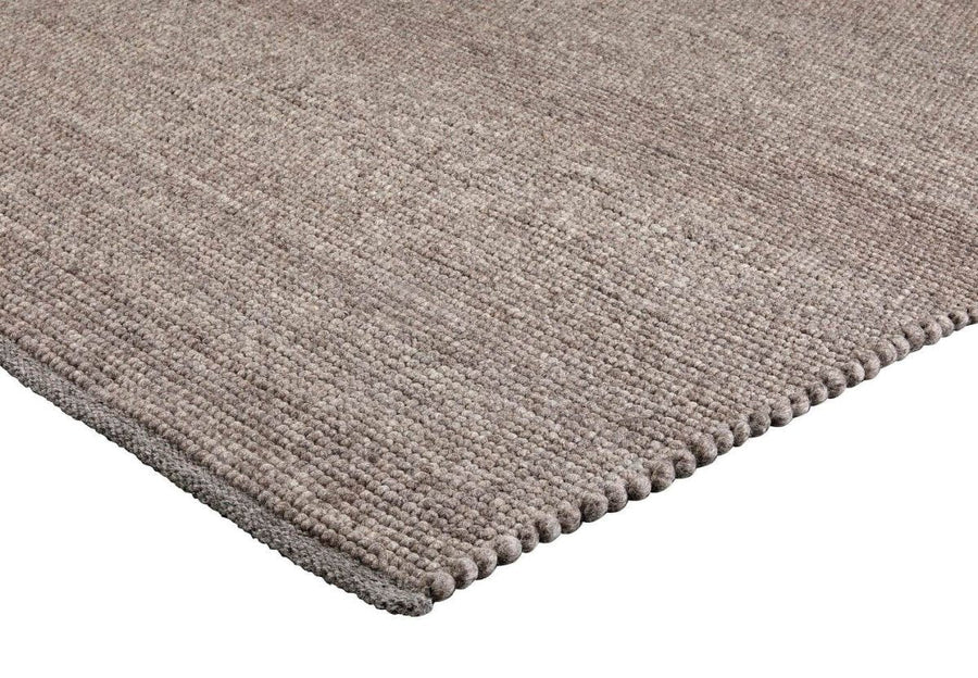 Brinker Valentino wollen vloerkleed Taupe in een interieur