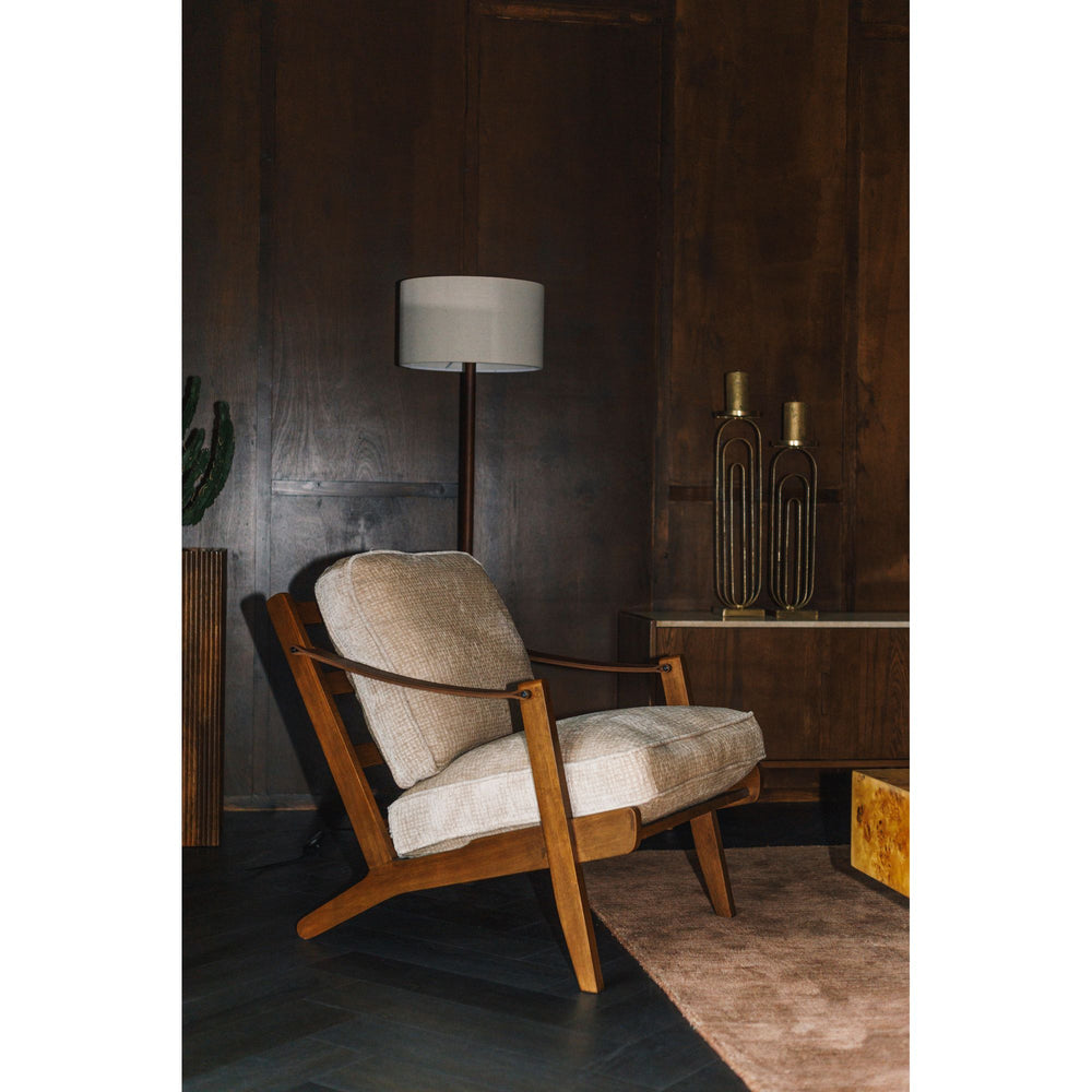 Washington fauteuil met houten frame in een interieur