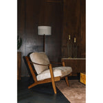 Washington fauteuil met houten frame in een interieur