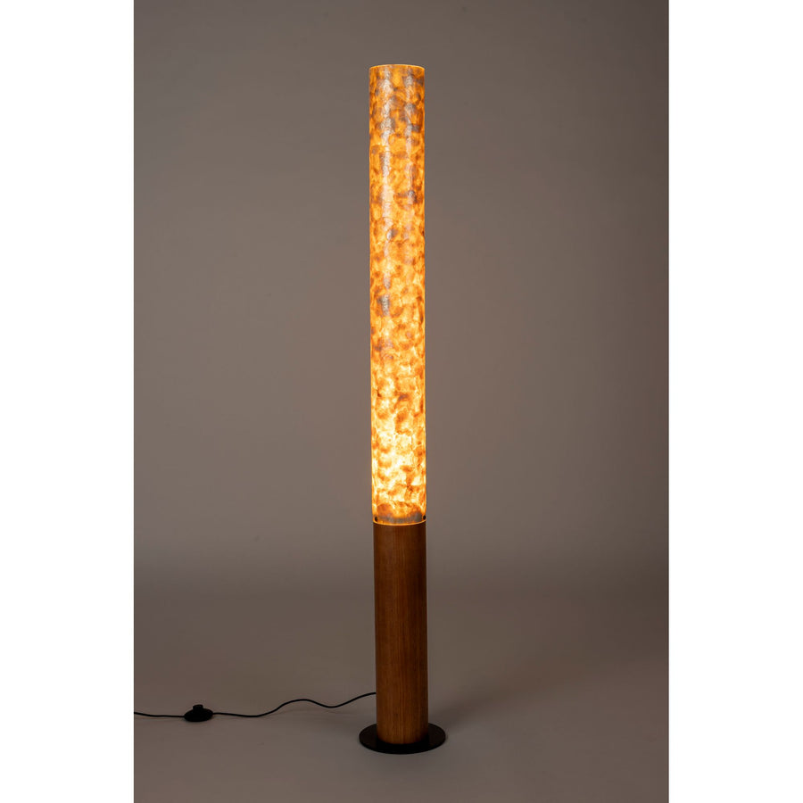 Slanke houten vloerlamp Dutchbone Beam van opzij
