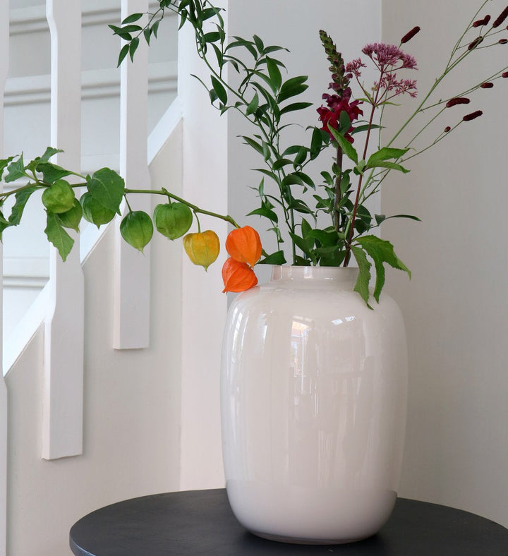 Artic Ivory vaas – Mondgeblazen ivoorwitte designvaas in glas