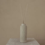 Geurstokjes White Sandalwood 100 ml in beige fles met leisteen look