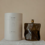 Glazen olielamp bruin in twee maten sfeerbeeld