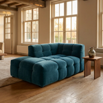 Velvet Chaise Longue Royal Petrol - Hero interieurfoto boutique hotel woonkamer