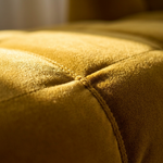 Velvet Chaise Longue Royal Sun - Close-up velours en stiknaad