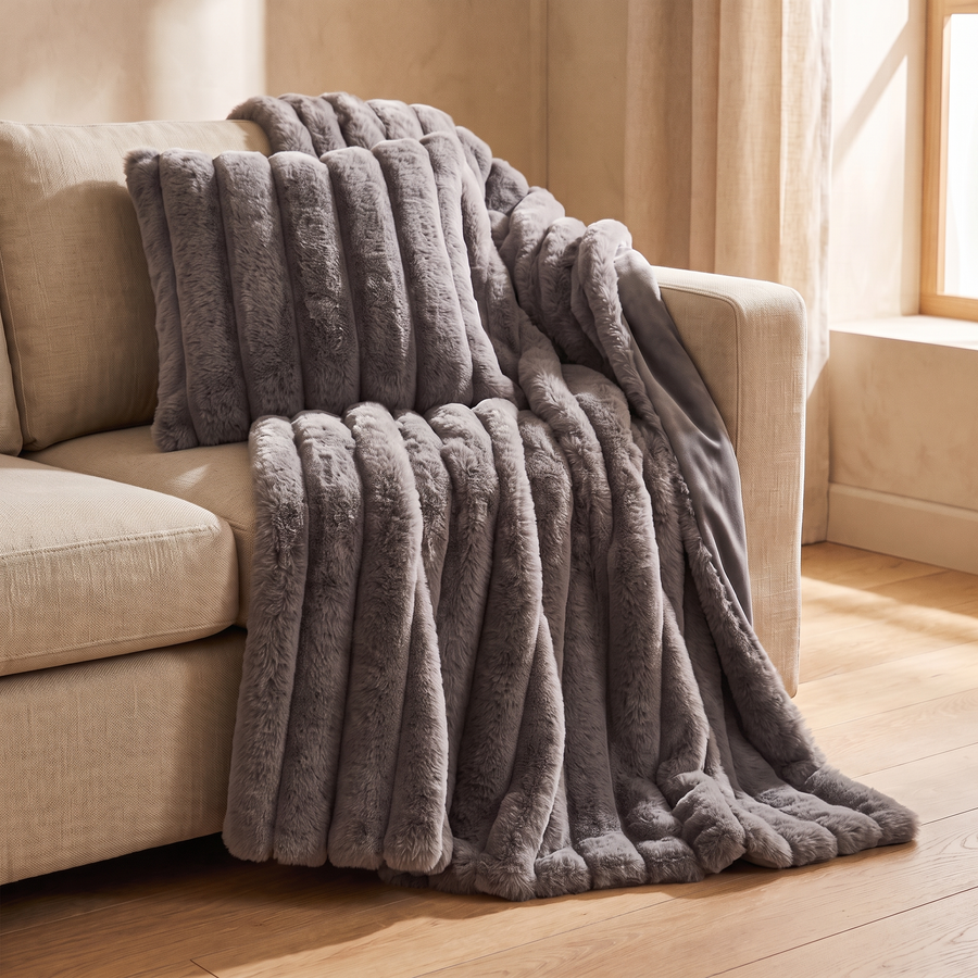 Polly plaid cadeau in Chateau grey – over de leuning
