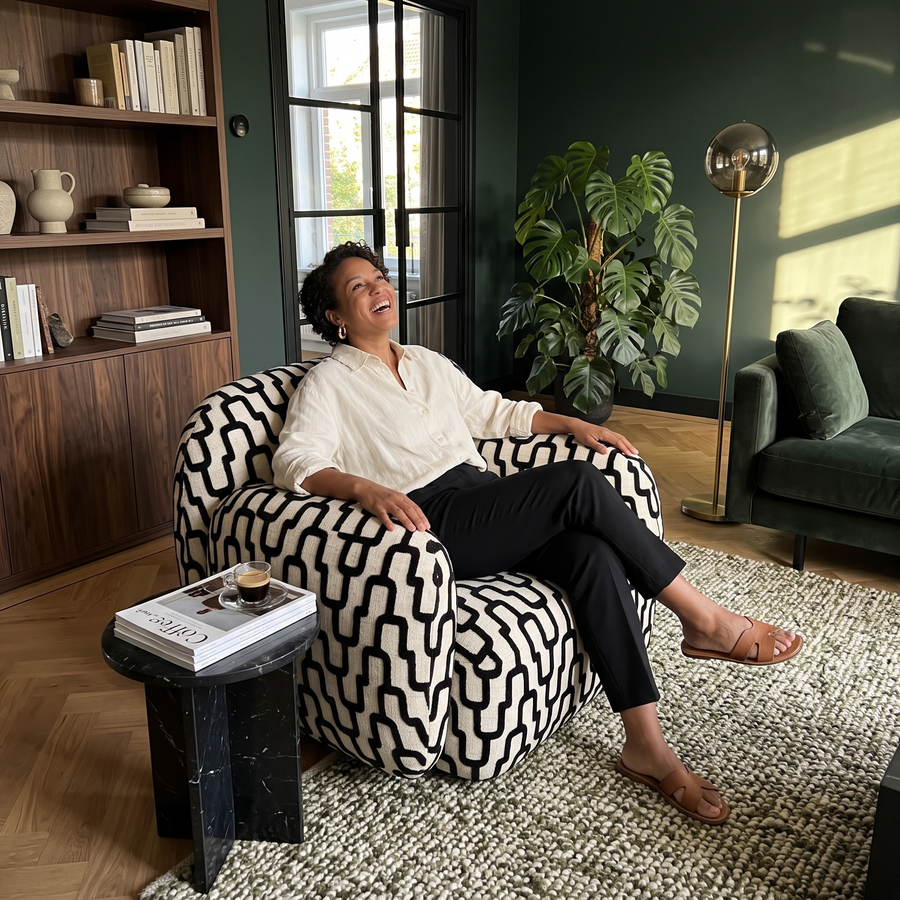 Blije klant in de Sevilla fauteuil zwart