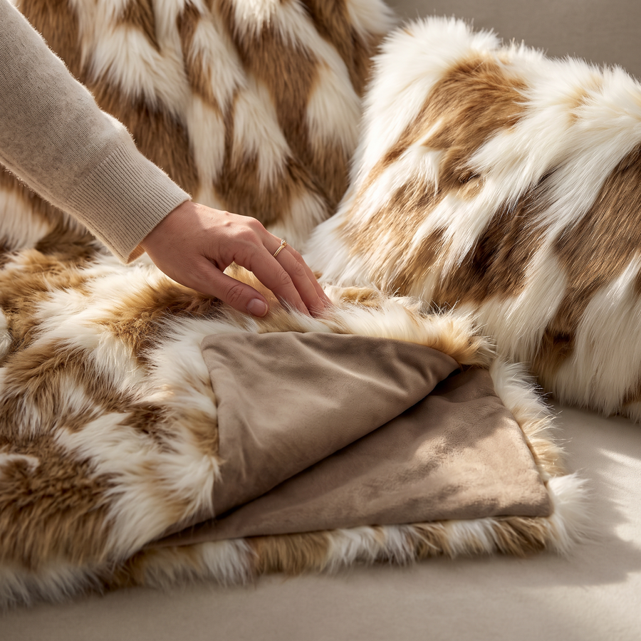 Close-up langharig bontlook met velvet achterkant – Hoii Gabriella en Gabriel