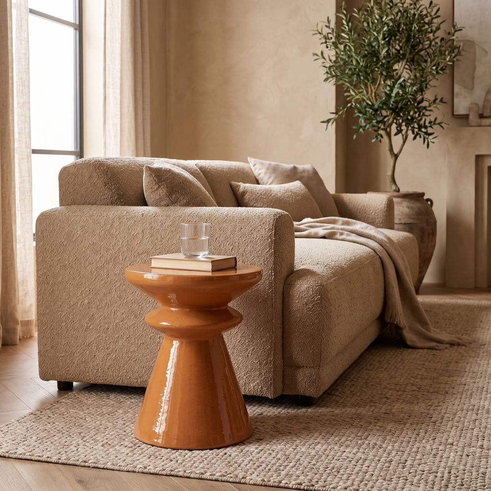 Bijzettafel Circolo terracotta naast een bank