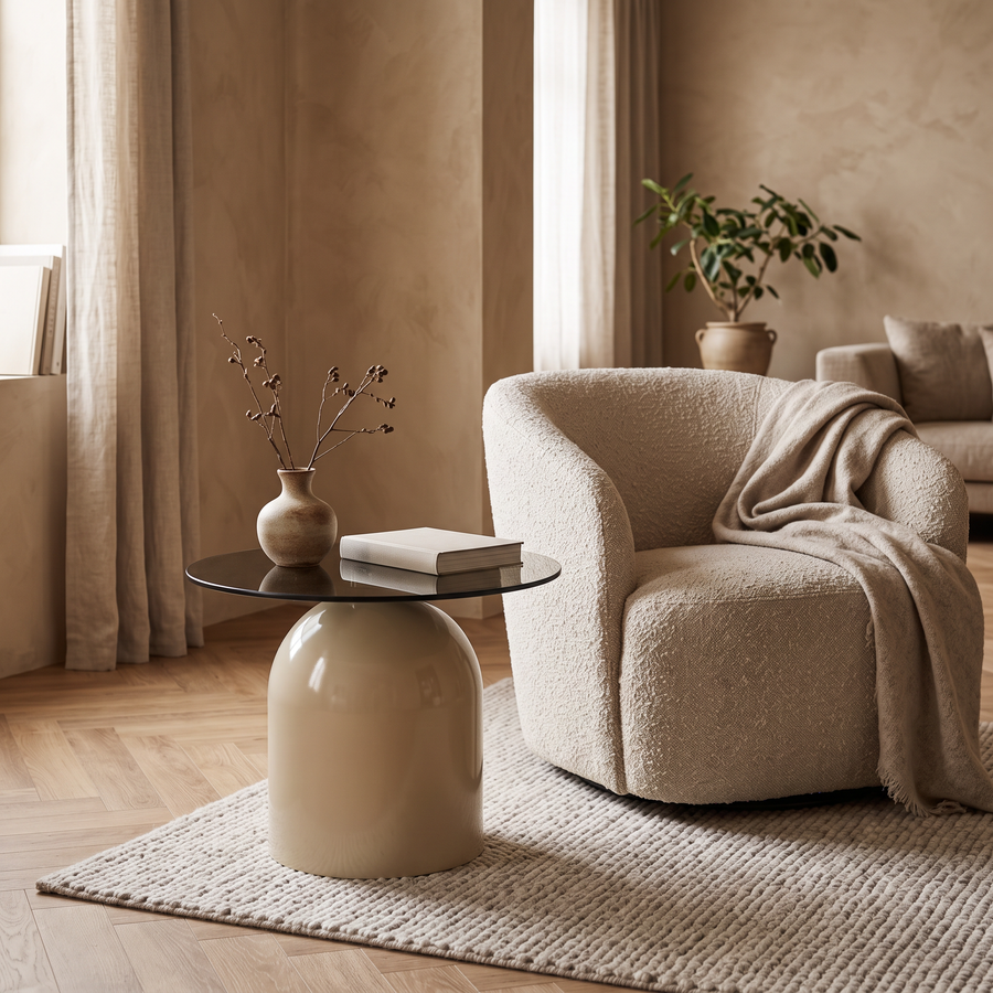 Salontafel Irona beige klein naast een fauteuil