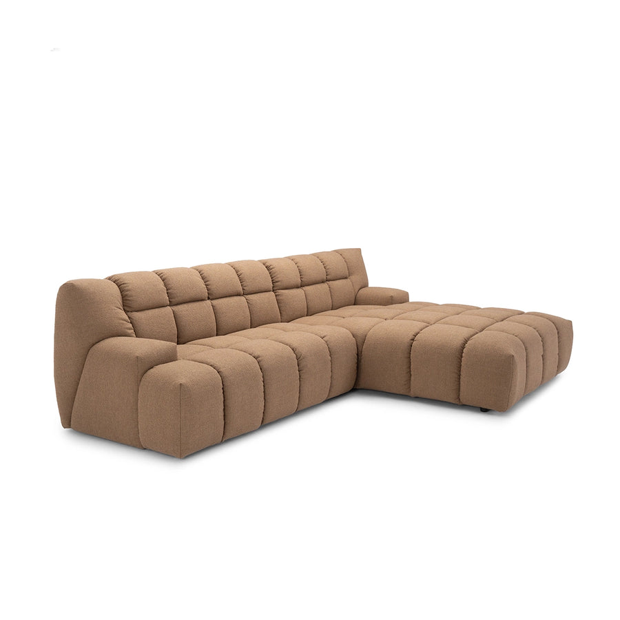 Hoekbank Lucca bouclé camel, schuin aanzicht met chaise longue