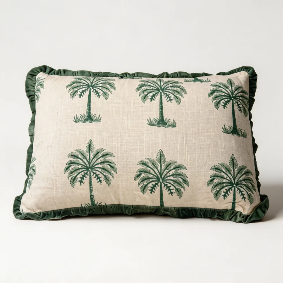 Palm Kussen 40x60 cm – Beige met Groene Print & Ruffle Rand