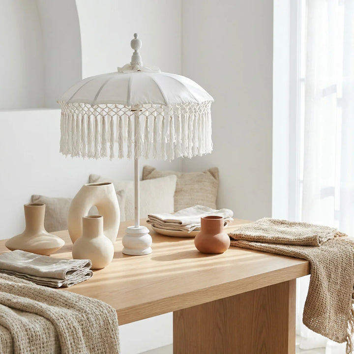 Mini Bali Parasol Wit – Lichte Tafeldecoratie met Franjes