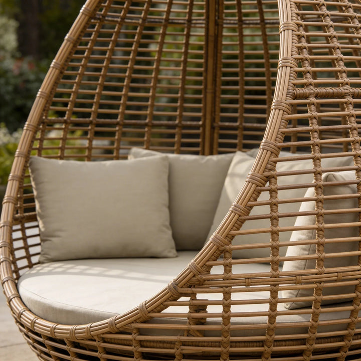 Diga Colmore outdoor loungebed wicker naturel – luxe tuin daybed met kap