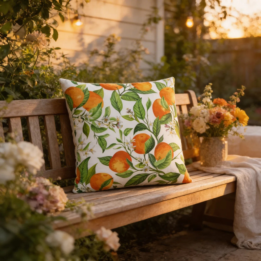 Oranje Buitenkussen 45x45 cm – Waterafstotend Sierkussen met Bladeren & Bloemen Print