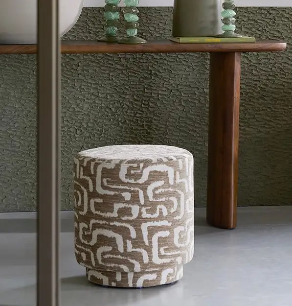 Poef Davonte groengrijs in interieur