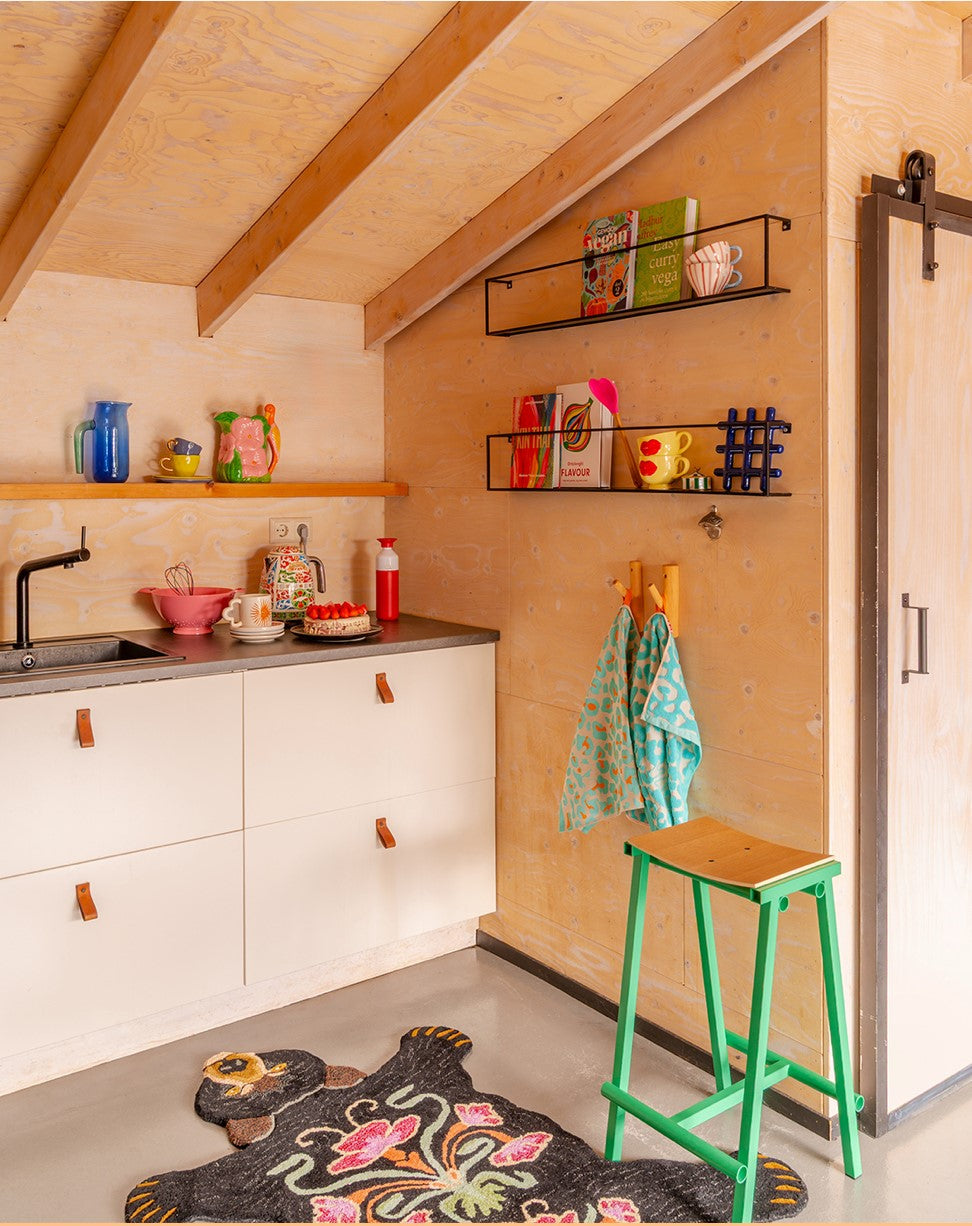 Turquoise oranje luipaard theedoek in de keuken