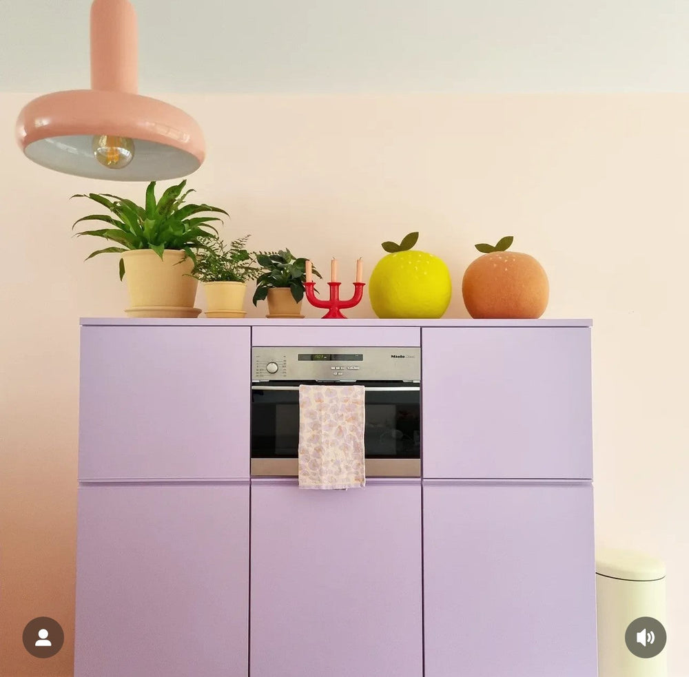 Theedoek leopard lila peach in de keuken