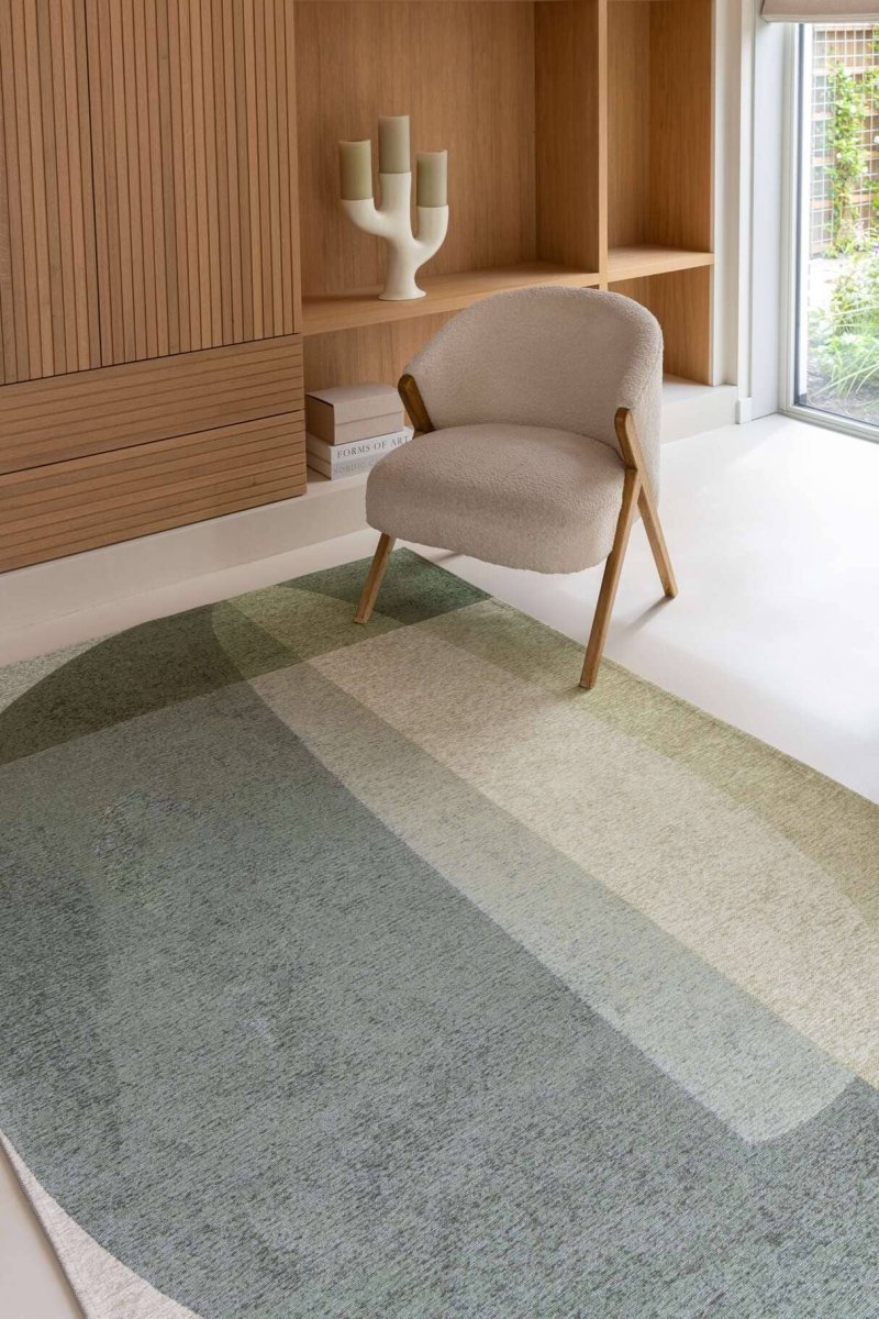 Brinker Maki vloerkleed Olive in een woonkamer