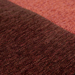 Close-up van de jacquard geweven structuur van het Nomi vloerkleed
