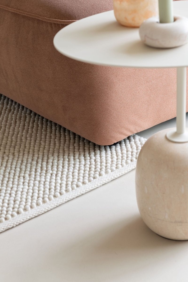 Brinker Boola wollen vloerkleed Cloud White in een interieur