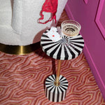Strike Lucky Bijzettafel | Bold Monkey Zwart-Wit Gestreepte Design Tafel