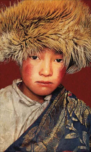 Geweven Wandpaneel Tibetan Boy – Rood | Zonder Lijst