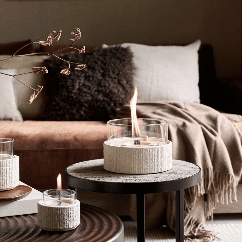Glow Café 18 wit op salontafel sfeerbeeld